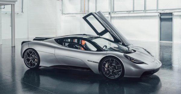 Получавате натурален дванадесетцилиндров двигател с ръчна скоростна кутия на цена на Bugatti. Макар да се различава от предишните модели, тази британска екзотика не може да бъде пропусната. Все пак е създадена от Гордън Мъри, който отговаряше за легендарния McLaren F1. Затова и приликите между двата автомобила не са една или две.

Четирилитровият двигател, който тежи само 178 килограма, може да стигне до 12 100 об/мин, като &bdquo;отприщи&ldquo; 663 к.с. на пътя. Състезателната версия е качена до 700 к.с. Цената е около 2,6 милиона евро. Междувременно Мъри представи и "по-евтин" модел, наречен T.33
